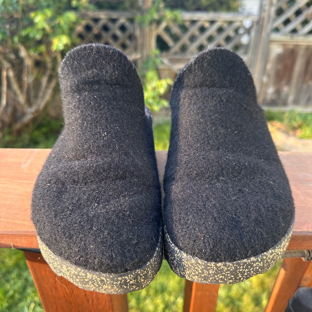 Size 39 Asportuguesas slippers in great condition